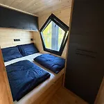 House Boat S Vyhledem Na Wake Port *