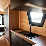 House Boat S Vyhledem Na Wake Port