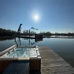 Bådhotel House Boat S Vyhledem Na Wake Port *