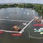 Botel House Boat S Vyhledem Na Wake Port *