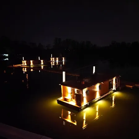 House Boat S Vyhledem Na Wake Park Botel Brandys nad Labem-Stara Boleslav