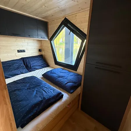 House Boat S Vyhledem Na Wake Park *