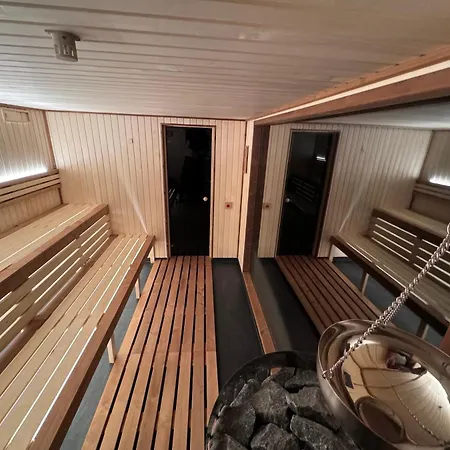 House Boat S Vyhledem Na Wake Park