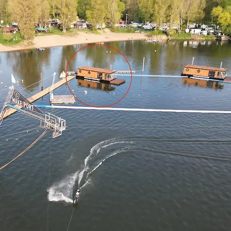 House Boat S Vyhledem Na Wake Park Botel *