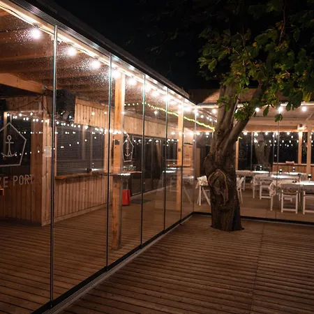 House Boat S Vyhledem Na Wake Port 船屋