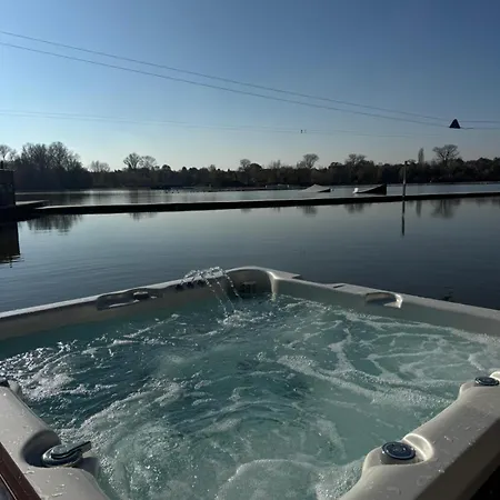 House Boat S Výhledem Na Wake Port *