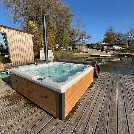 House Boat S Vyhledem Na Wake Port 船屋