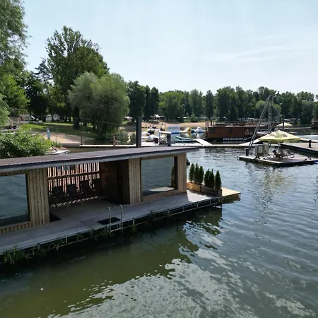 House Boat S Výhledem Na Wake Port