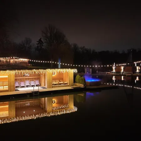 House Boat S Výhledem Na Wake Port Botel *