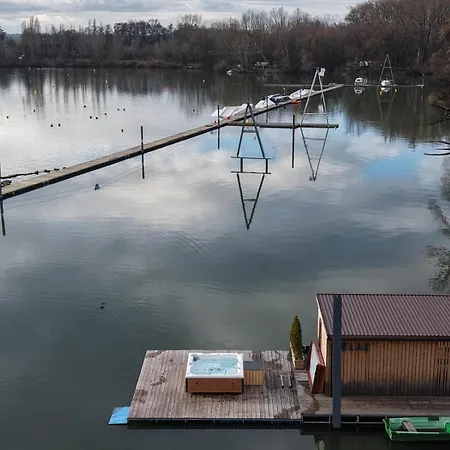 House Boat S Výhledem Na Wake Port *