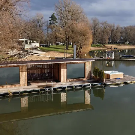 Tekne House Boat S Vyhledem Na Wake Port