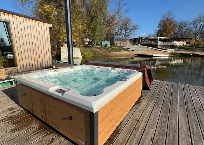 House Boat S Výhledem Na Wake Port Botel